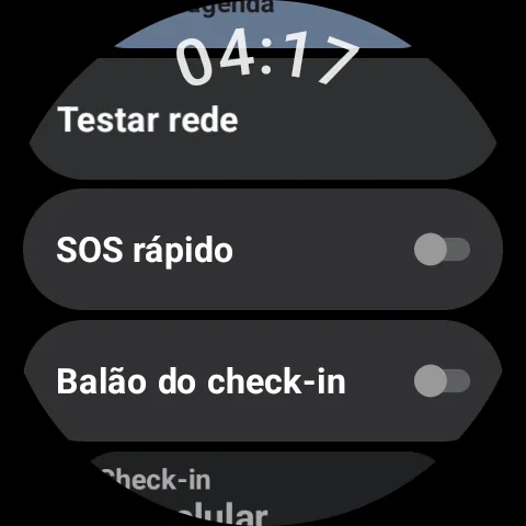 The watch menu, in Portuguese: Testar rede, SOS rápido, Balão do check-in